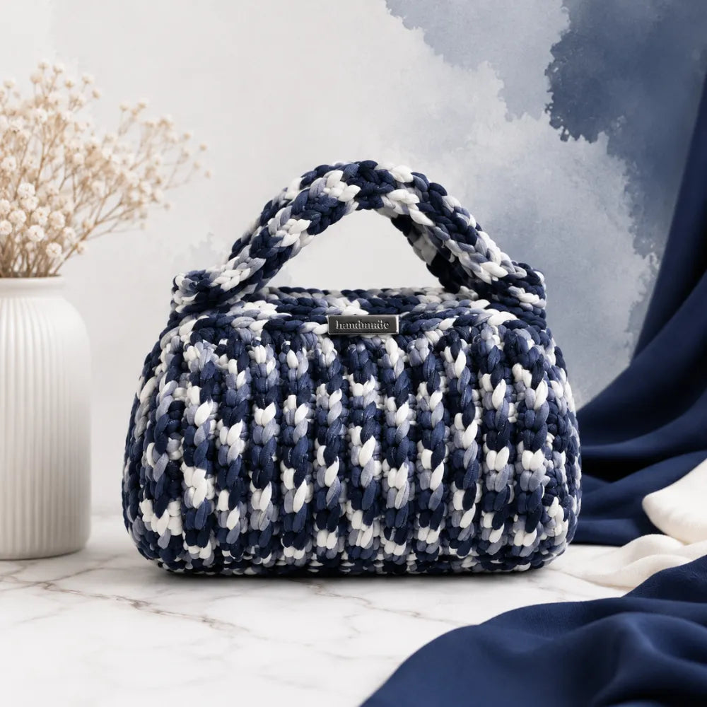 Borsetta Bauletto Realizzata a Mano Blu e Bianca
