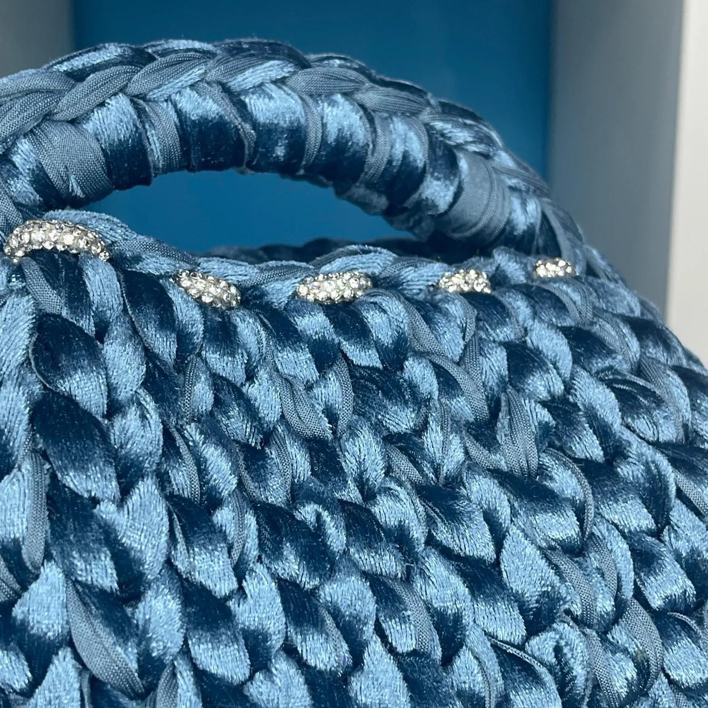 Clutch da 20 cm in Velluto Polvere di Zucchero con Swarovski