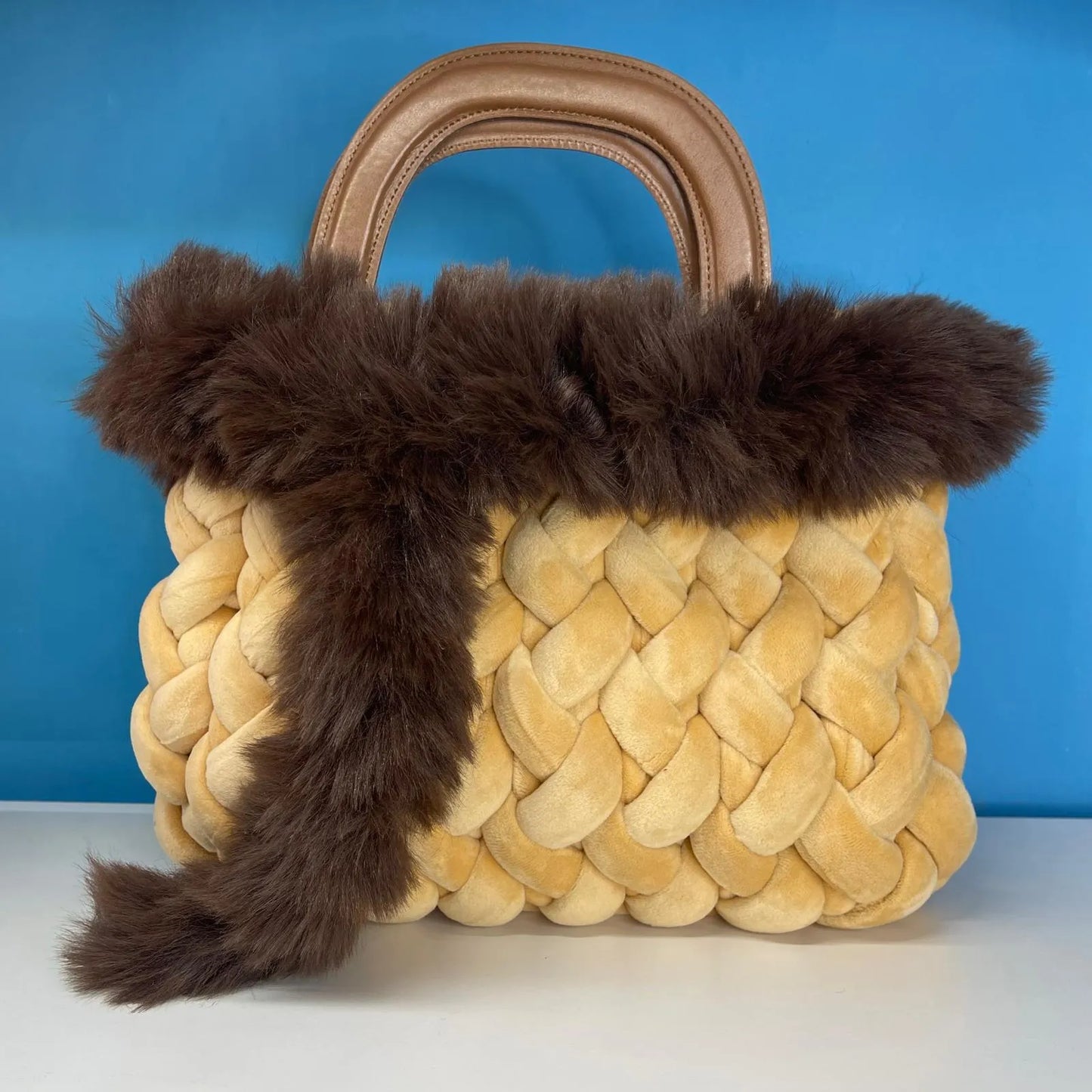 Borsa Marshmallow in Velluto con Pelliccia e Manici in Pelle