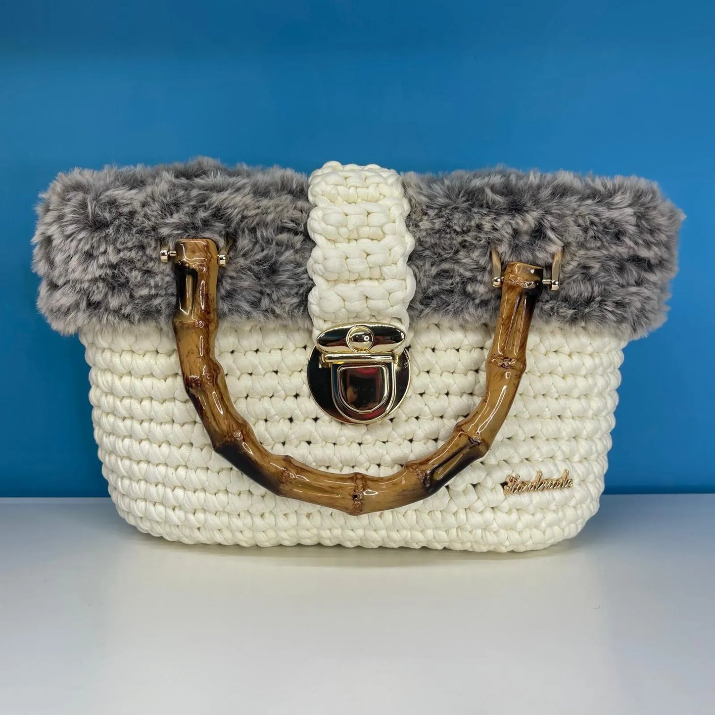 Borsetta in Fettuccia Panna con Pelliccia e Manico Bamboo