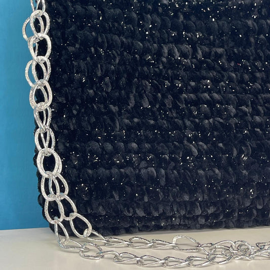 Borsetta in Ciniglia Nera con Tracollina Catenina