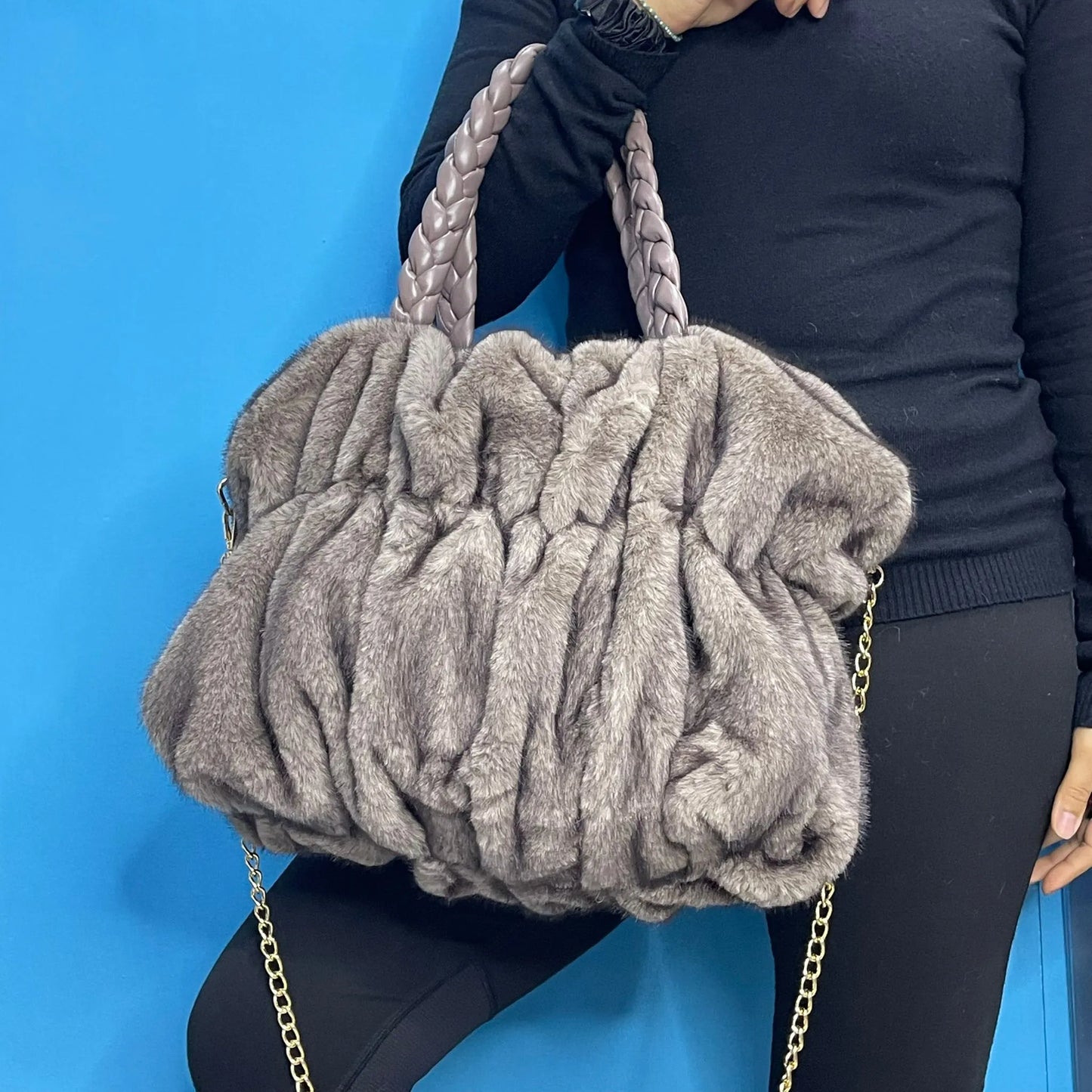 Borsa Pellicciosa con Tracolla Catenina