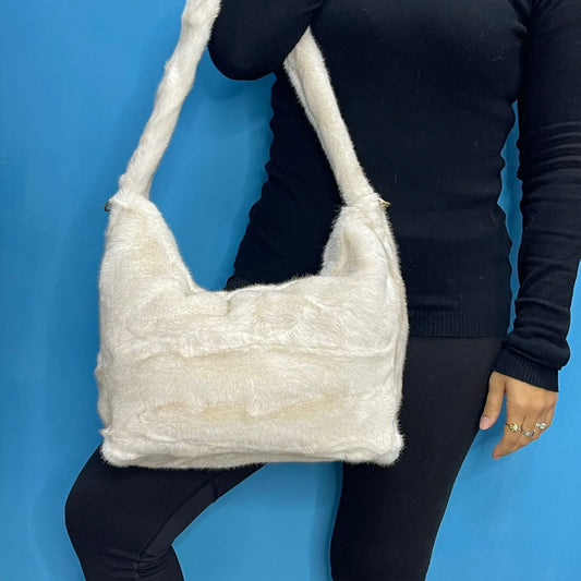 Borsa Pellicciosa Panna con Tracolla Catenina